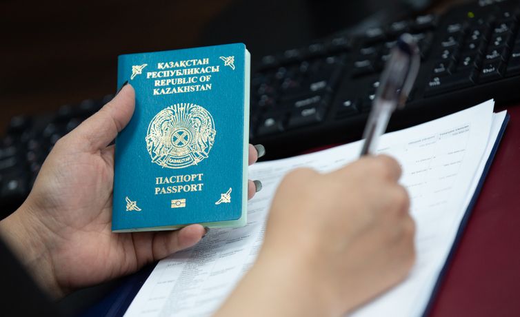 При предъявлении «листка убытия» россияне могут получить вид на жительство в Казахстане