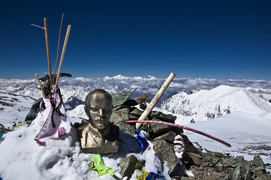 Монгольский альпинист едва не погиб на «Крыше мира»