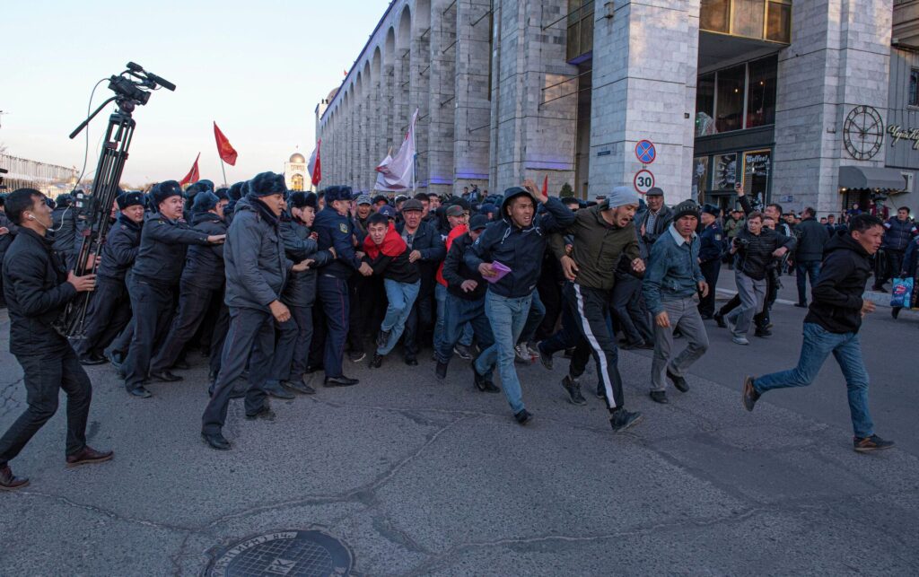 Кыргызтан митингует