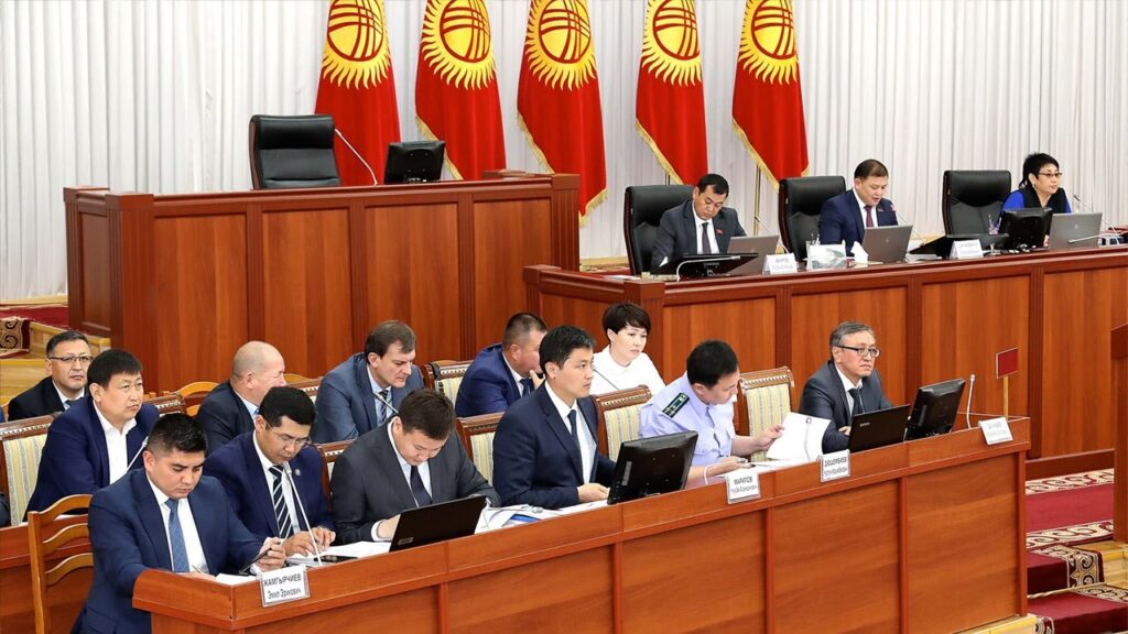 Депутаты Кыргызтана начали с себя