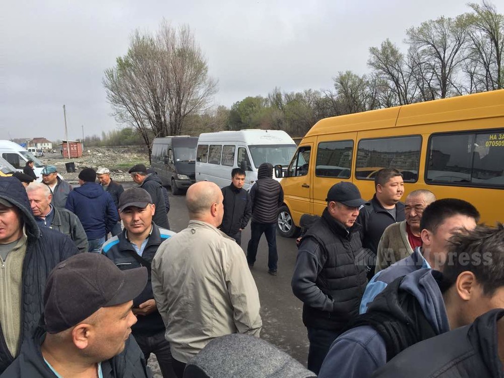 В Кыргызстане бастуют автоперевозчики