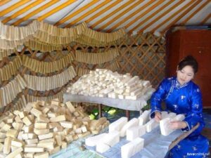 Монгольские продукты выходят на кыргызский рынок