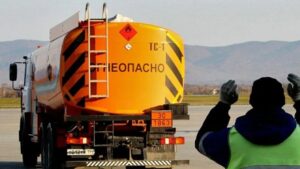 Узбекистан просит увеличить поставки моторного топлива в республику